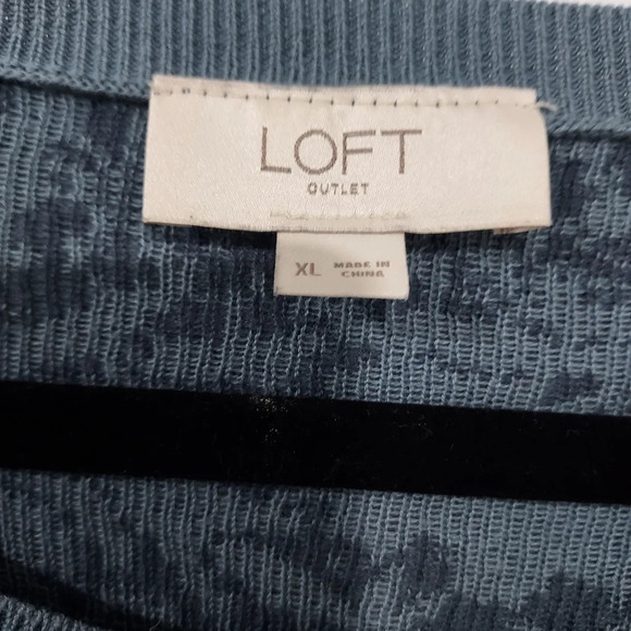 LOFT Outlet Blue Floral Design Long Sleeve Lightweight Sweater in Size XL - Picture 2 of 10